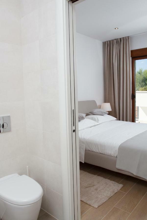 Luxury Poolside Villa Slatine Ngoại thất bức ảnh