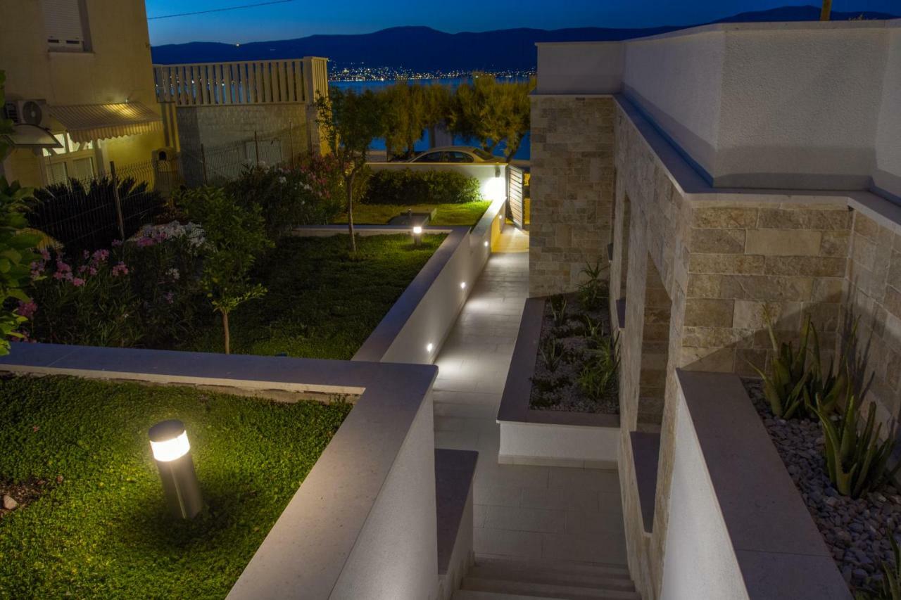 Luxury Poolside Villa Slatine Ngoại thất bức ảnh